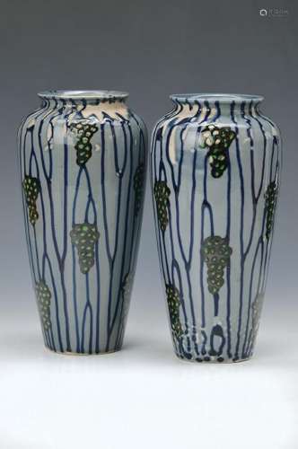 pair of vases