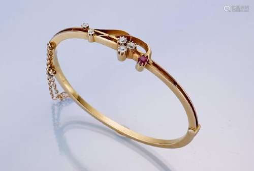 14 kt gold Art-Nouveau bangle with ruby and diamonds