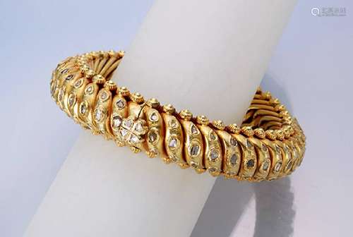 Unusual 18 kt gold bracelet with diamond roses