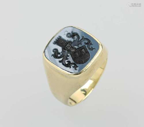 14 kt gold crest ring with layer stone