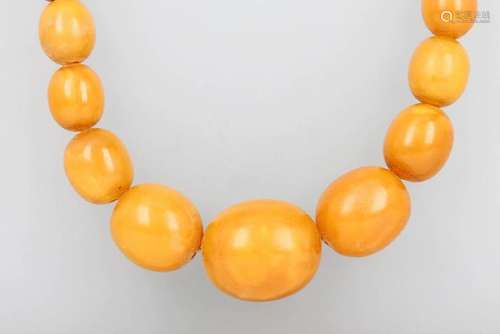 Necklace made of butterscotch-amber, 1930s