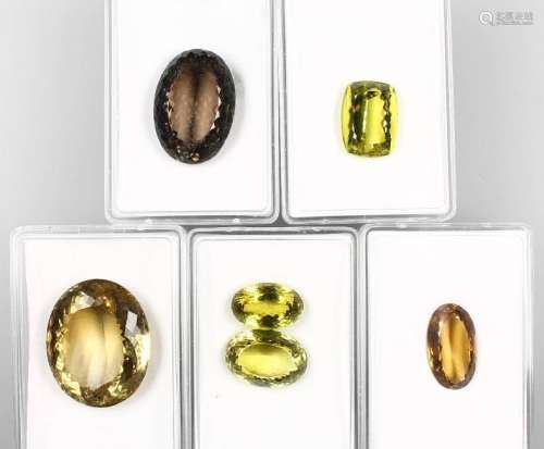 6 loose coloured stones