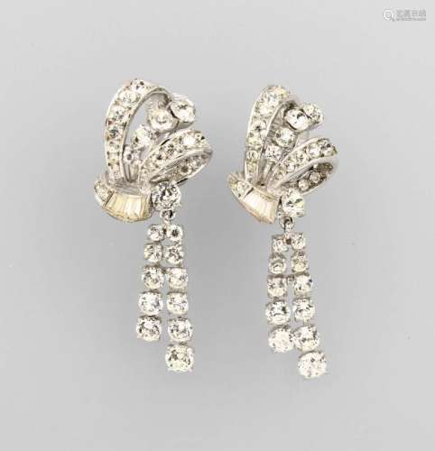 Pair of earrings with rhine stones
