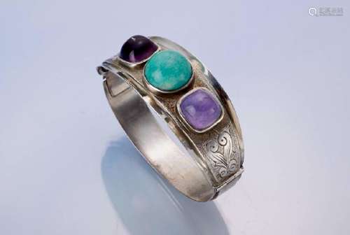 Bangle with amethyst and chrysoprase