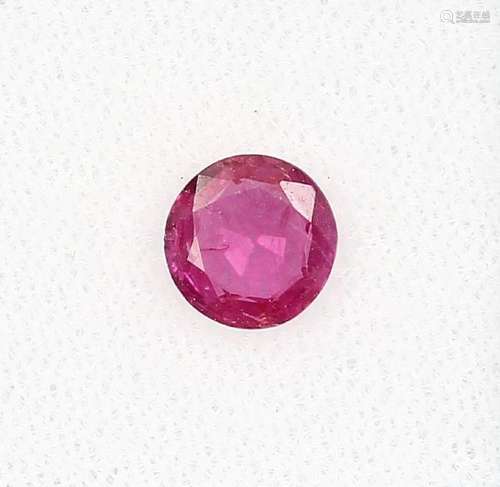 Loose oval bevelled ruby