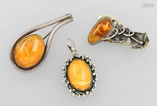 Lot 3 amber jewellery