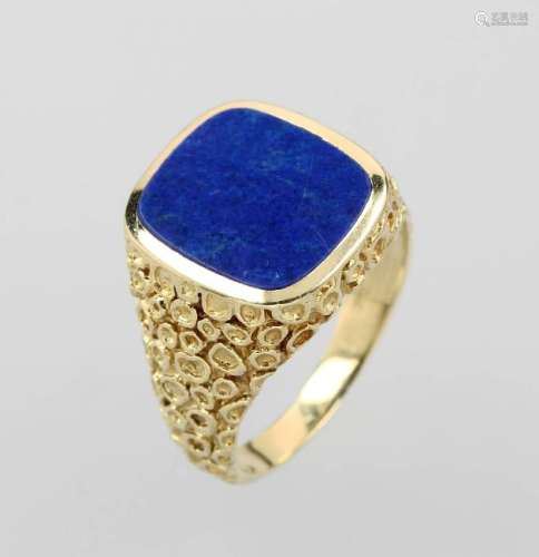 14 kt gold gents ring with lapis lazuli