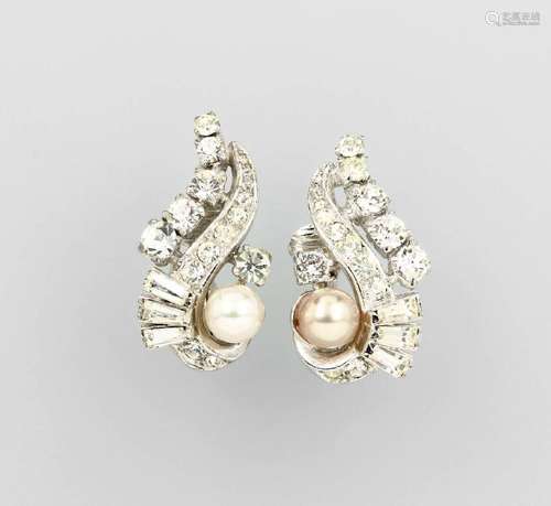 Pair of earclips with rhine stones and imitated pearls