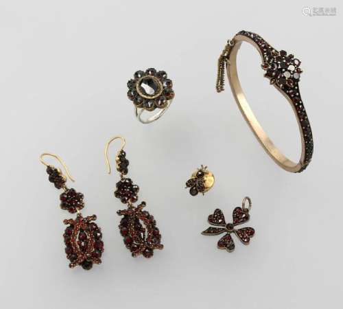 Rich lot garnet jewellery approx. 1880-1900