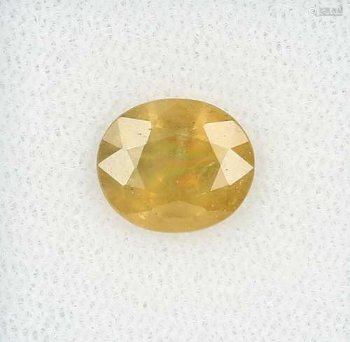 Loose yellow oval bevelled sapphire