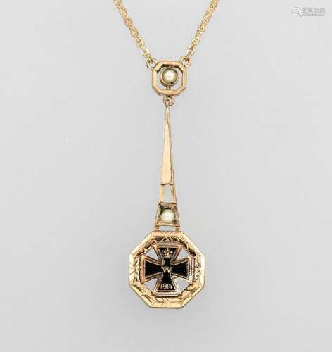 8 kt gold pendant with enamel