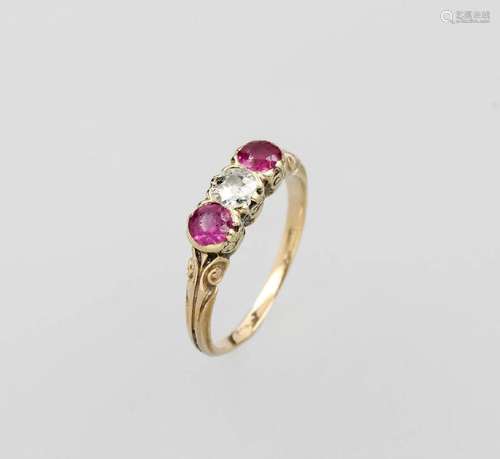 18 kt gold ring with rubies and diamond