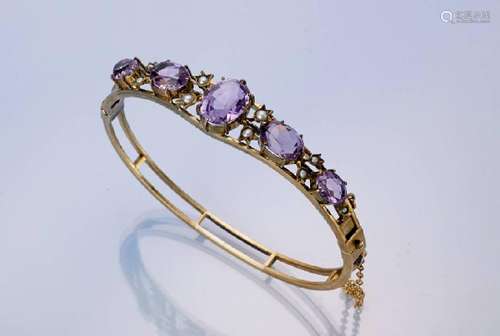 8 kt gold bangle with amethysts and pearls