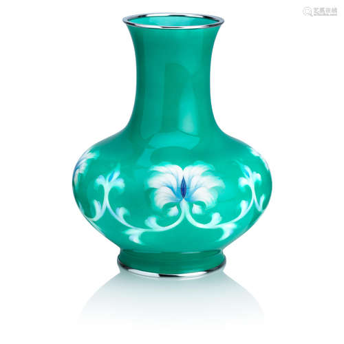 By Tamura, Taisho/Showa, 20th century A cloisonné enamel vase in the Chinese taste