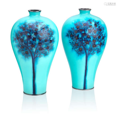 By the Ando Jubei Company, Taisho/Showa, 20th century A pair of cloisonné enamel vases