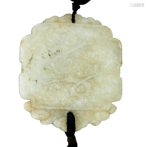 Qing Dynasty A carved jade plaque on lacquered bead necklace