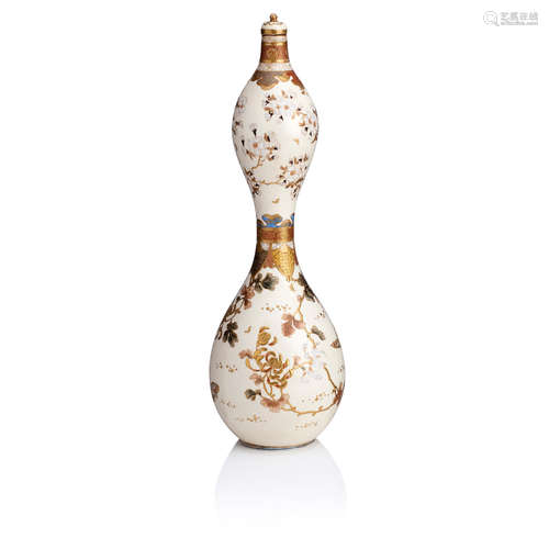 By Kinkozan, Meiji era A gourd-shaped vase and cover