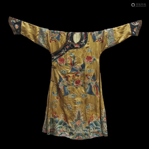 A PHOENIX PATTERN ROBE