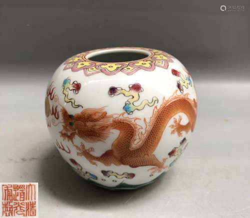 A DAOGUANG MARK WUCAI DRAGON PATTERN JAR