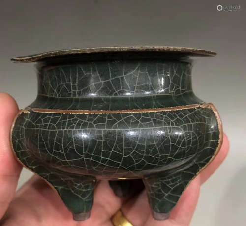 A XIKOU KILN TRIPOD CENSER