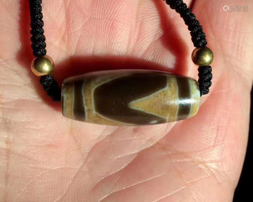 A TIGER PATTERN DZI BEAD