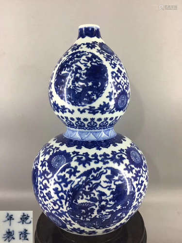 A QIANLONG MARK BLUE&WHITE GOURD VASE