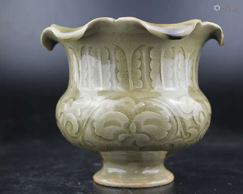 A YAOZHOU CELADON-GLAZED ZHADOU