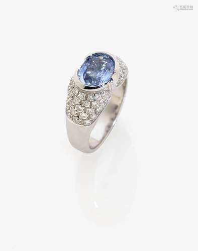 A CEYLON SAPPHIRE AND DIAMOND SET RING Italy