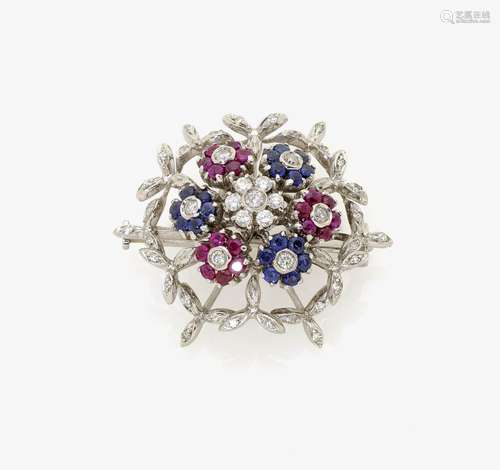 A BROOCH WITH ADJUSTABLE FLORAL DECORATION LOTOS