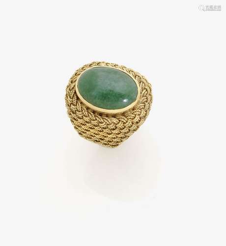 AN EMERALD SET RING Italy, 1950s