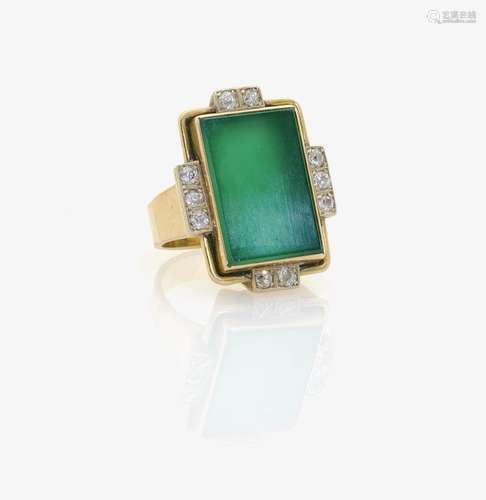 A GREEN AGATE SET RING Germany, 1950s