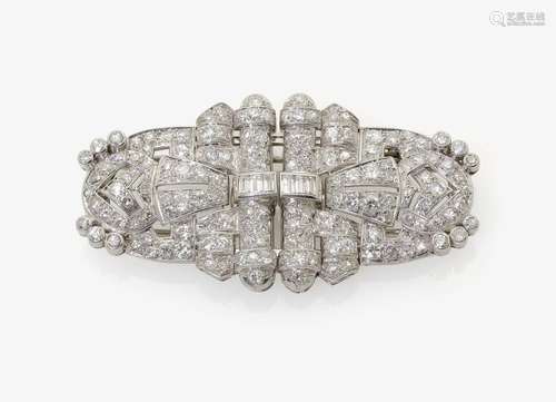 AN ART DÉCO DIAMOND SET CLIP-BROOCH France, circa 1930