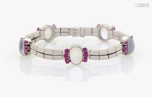 A BRACELET WITH MOONSTONES AND RUBIES Düsseldorf, RENÉ KERN