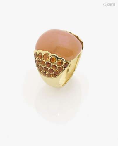 A SPESSARTINE AND MOONSTONE RING Italy