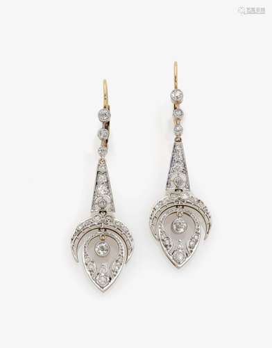 A PAIR OF HISTORICAL DIAMOND SET EARRINGS England, Edwardian,1902-1914