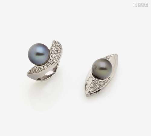 A RING WITH A TAHITI CULTURED PEARL AND DIAMONDS