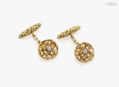 A PAIR OF HISTORICAL CUFFLINKS SET WITH DIAMONDS USA, Historicism, circa 1885