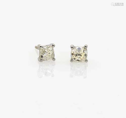 A PAIR OF DIAMOND SET EAR-STUDS England, 1940S