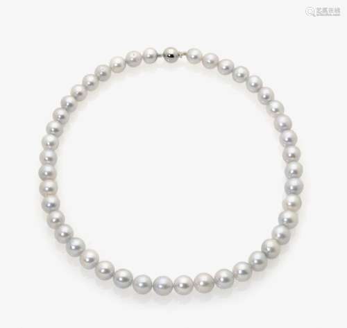 A SOUTH SEA CULTURED PEARL NECKLACE