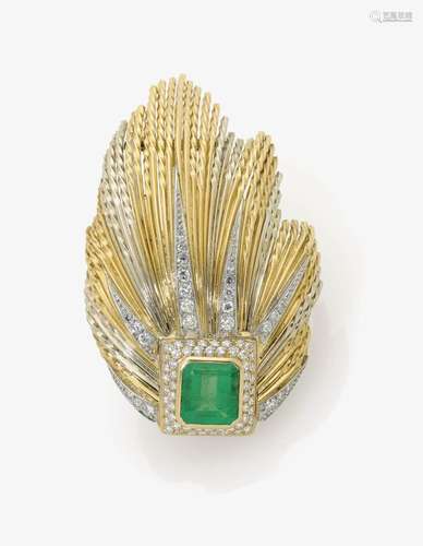 AN EMERALD AND DIAMOND SET CLOTHES PIN France, Paris, 1950s-1960s, STERLÉ