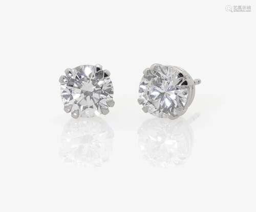 A PAIR OF DIAMOND SET EAR STUDS Belgium, Antwerp, circa 2017