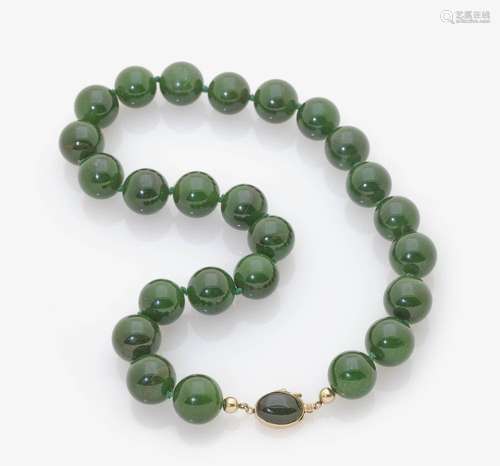 A JADE NECKLACE