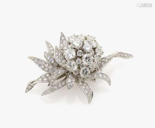 A BROOCH IN THE FORM OF A THISTLE SET WITH DIAMONDS Switzerland, 1950/1960s, MEISTER 18K white gold, stamped. Signed Meister. 13 brilliant-cut diamonds, altogether circa 9 carats (calculated weight), 21 brilliant-cut diamonds, altogether circa 2.10
