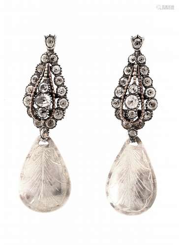 PAIR OF EARRINGS