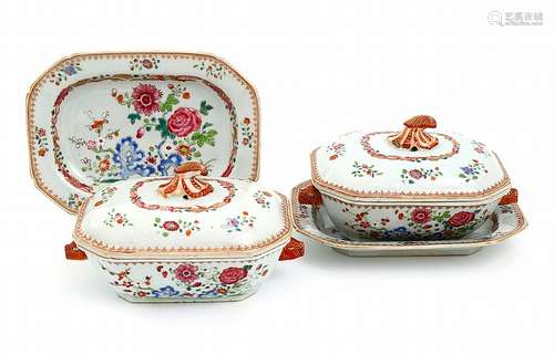 PAIR OF SMALL TUREENS WITH PLATTERS