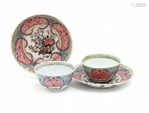 PAIR OF BOWLS, SAUCERS