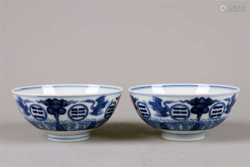 PAIR OF CHINESE PORCELAIN BLUE AND WHTIE BIRD AND DRAGON BOWLS