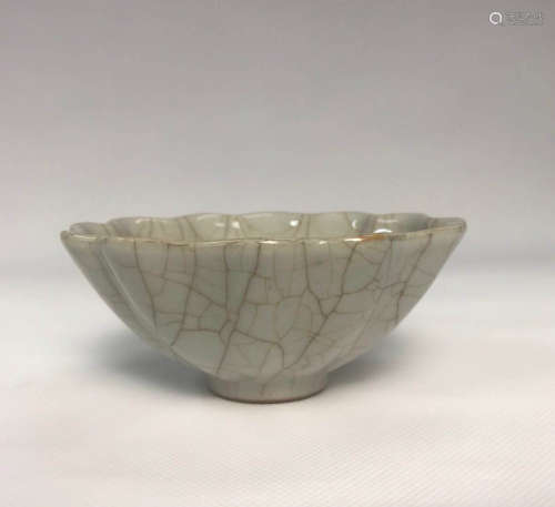 Chinese Ge Glaze Porcelain Bowl