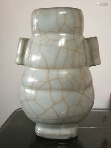 Chinese Guan Ware Porcelain Vase