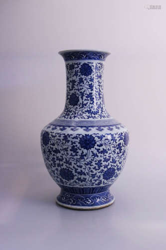 Qing Dynasty Blue And White Porcelain Vase